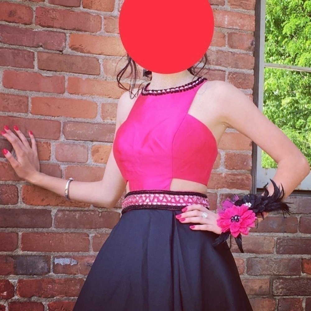 MACDUGGAL prom dress - Picture 2 of 5